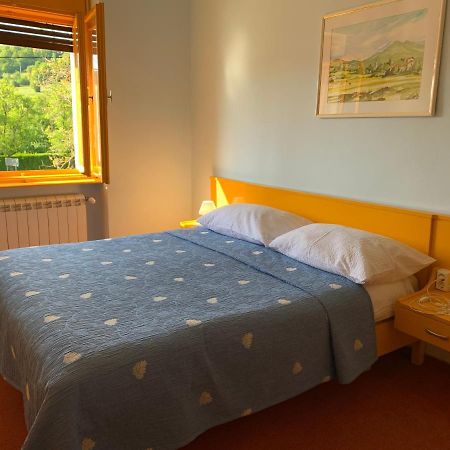 Hotel Gostisce Stari Grad Senozece Exteriér fotografie