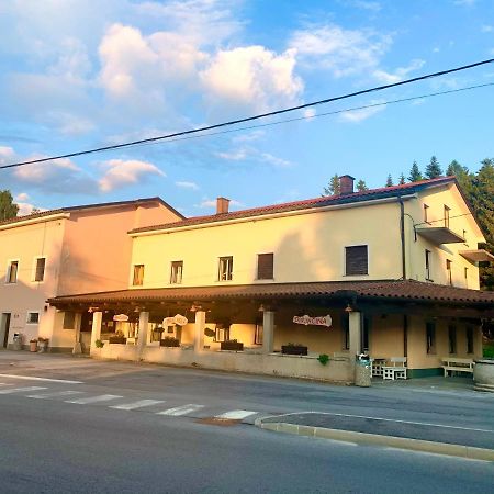 Hotel Gostisce Stari Grad Senozece Exteriér fotografie